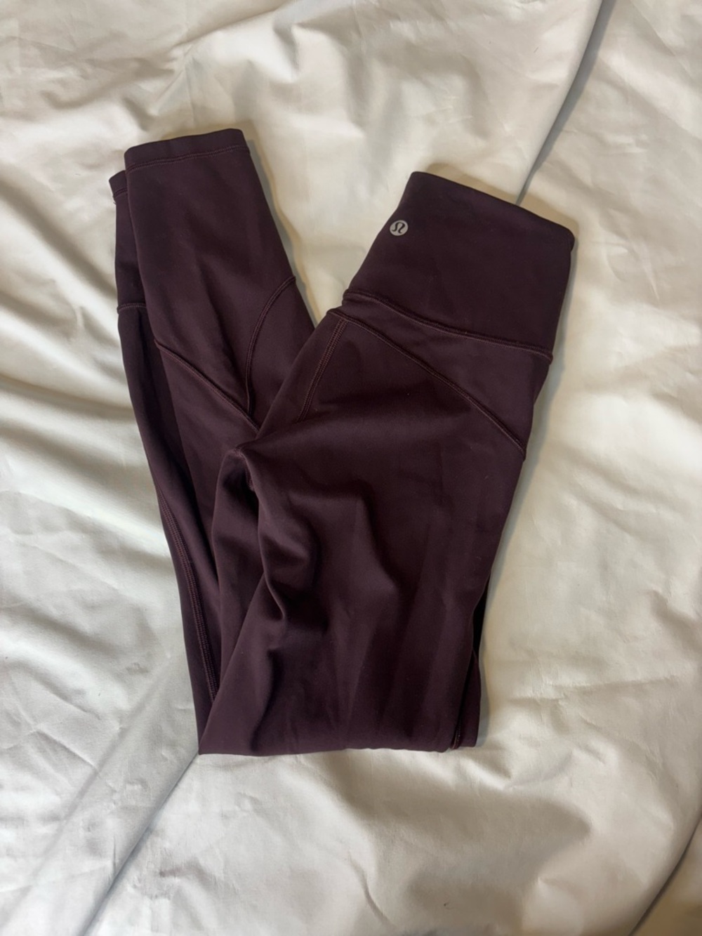 Lululemon In Movement Tight 25" Everlux
Garnet